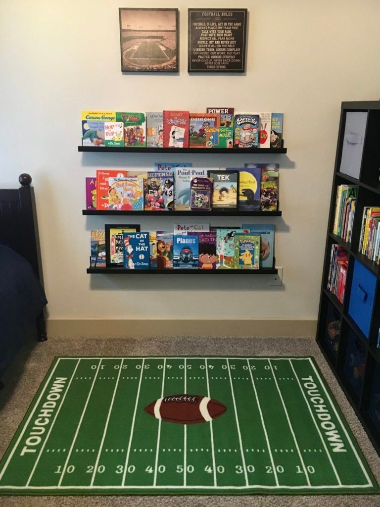 Kids' spaces bedroom with organized books